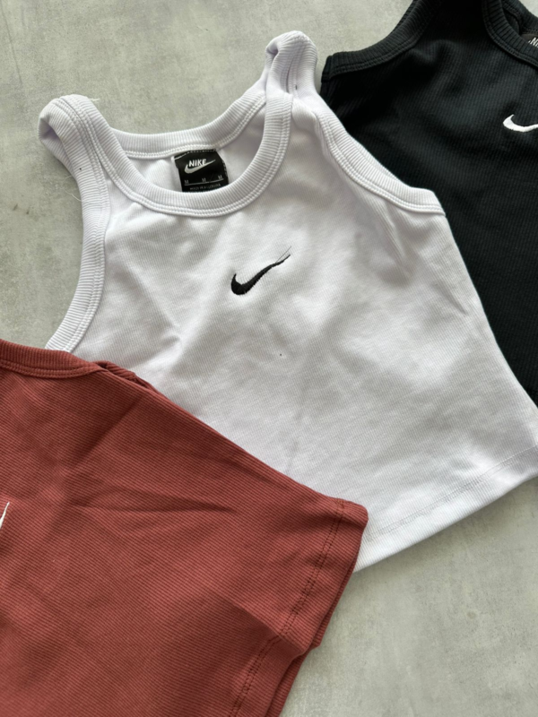 Musculosa NK essentials
