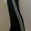 Pantalón Largo Adidas con Rayas y Corte en el Tobillo